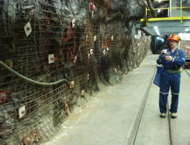 «Βγαλμένα» από ταινίες επιστημονικής φαντασίας! «Μυστικά» εργαστήρια κάτω από τη Γη (φωτό)